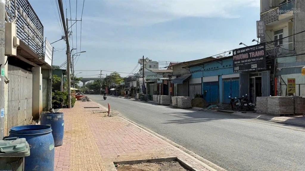 Mt hẻm 280 lò lu q9, cách đường lò lu 30m. giá 5.5tỷ  dt 97.2m2 full thổ cư  sổ hồng riêng