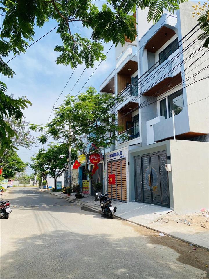 Bán nhà trục chính 1trệt 2lầu + 2 sân thượng đường số 1 long trường, quận 9 shr hoàn công đủ