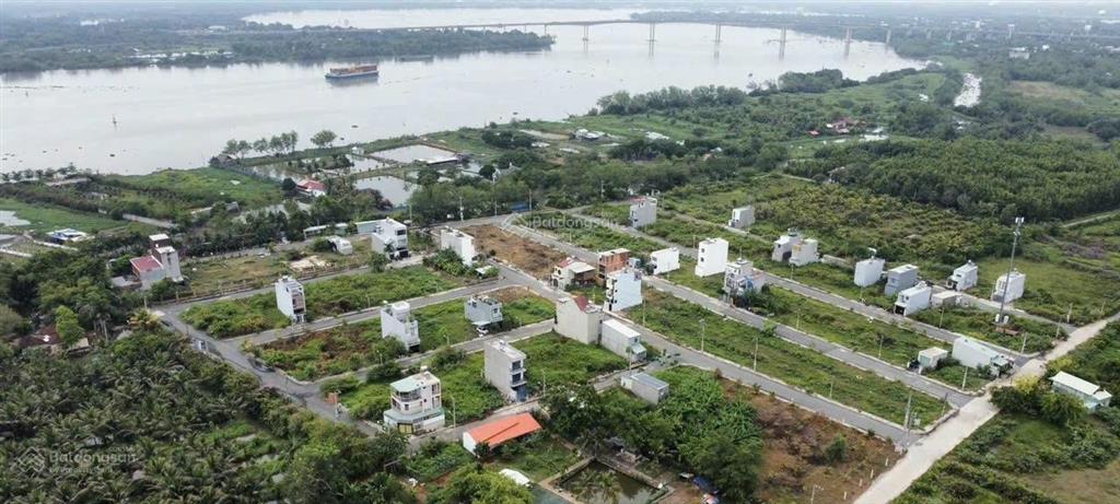 Bán nhanh trước tết lô đẹp p long phước. q9  dt 52m2 giá 2.140 tỷ còn bớt shr đường 10m thông