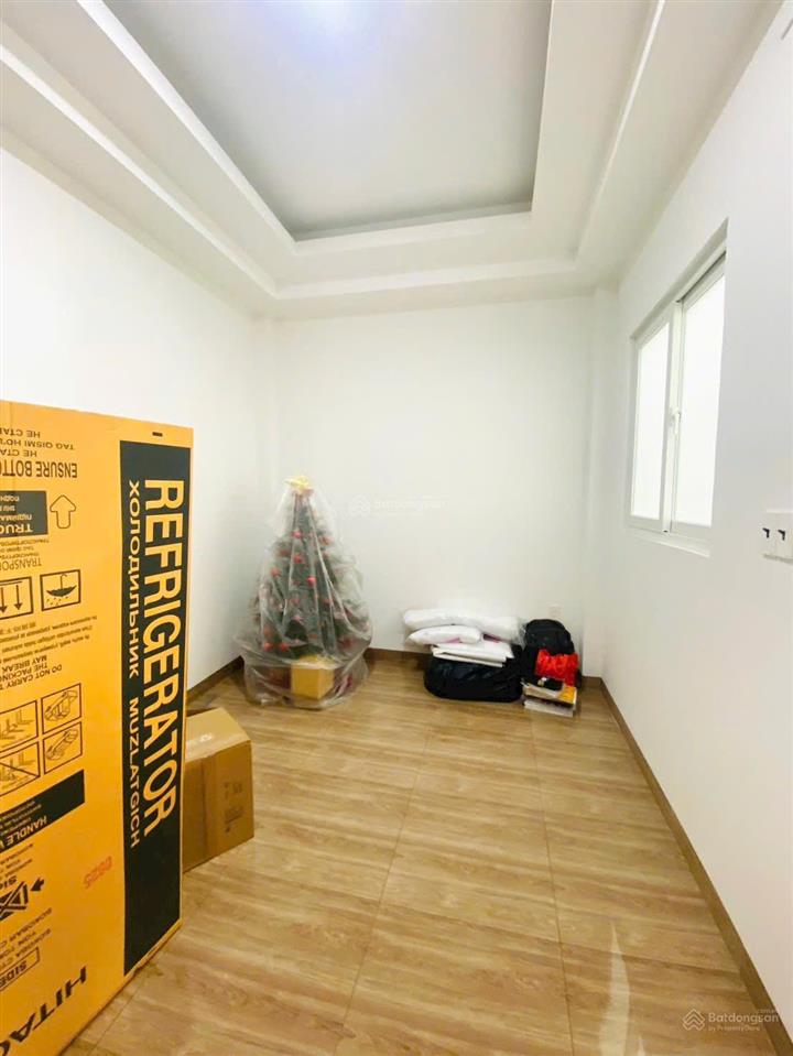 Cho thuê nhà 1trệt, 2lầu, trường lưu q9
giá 10triệu/tháng  sân, pk, bếp, 3pn, 3wc có nội thất