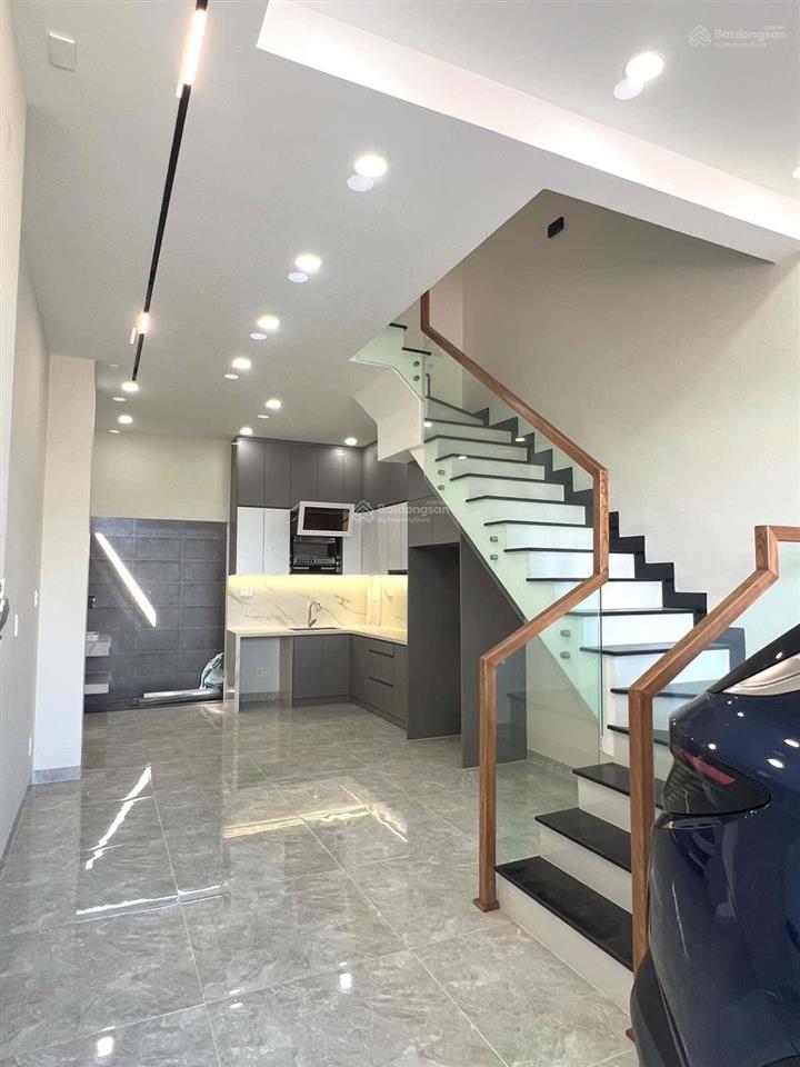 Cc bán nhà mới 1 trệt 2 lầu đẹp view sông  cạnh vinhomes, đường nguyễn xiển, q9 shr