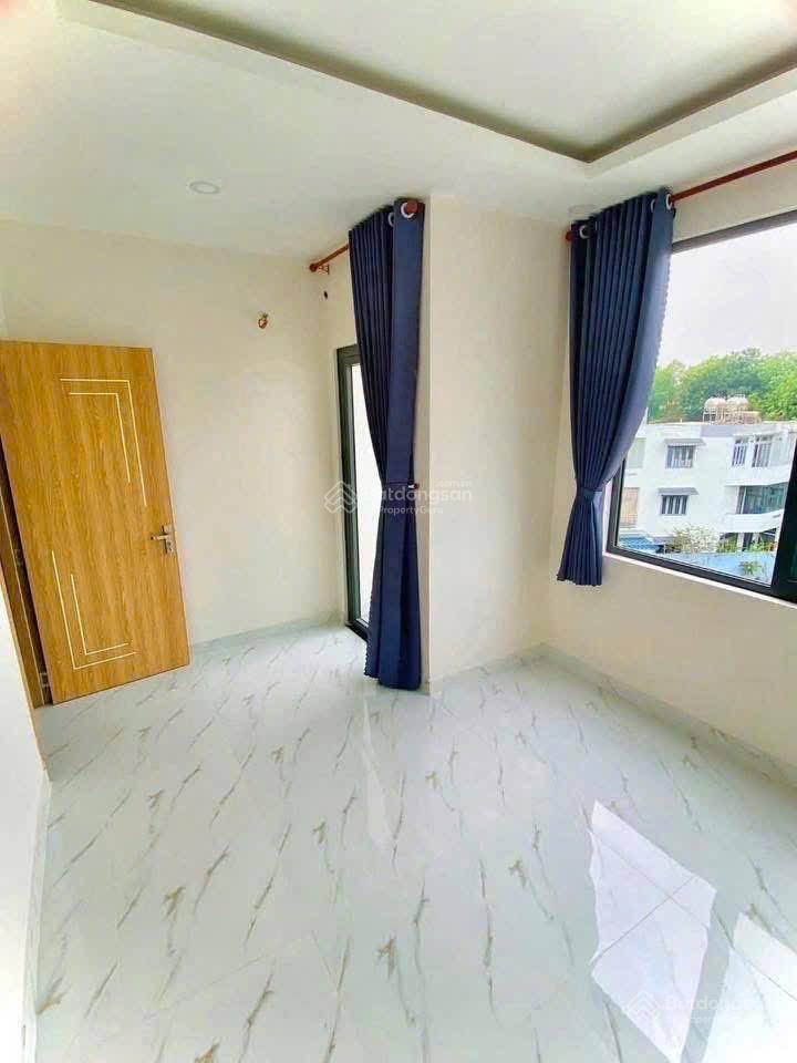Nhà mới 1trệt 3lầu 1tum, hẻm đường lã xuân oai, p.long trường q9 giá 6.3tỷ tl  dtich 50 sàn 200m2