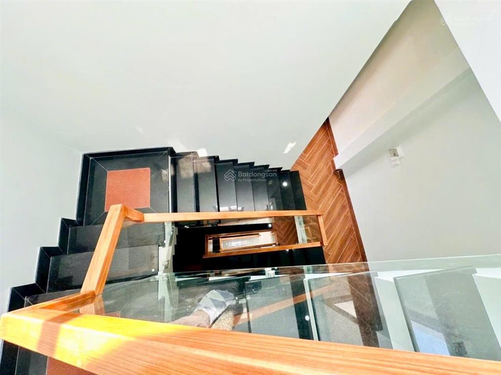 Nhà mới hạ 200triệu 1trệt 2lầu sân thượng, hẻm 1 sẹc đường số 730 lã xuân oai, p. long trường q9