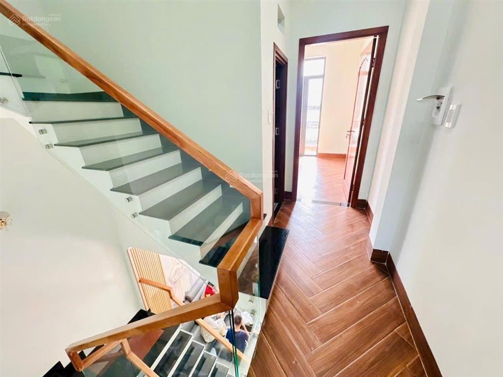 Nhà mới hạ 200triệu 1trệt 2lầu sân thượng, hẻm 1 sẹc đường số 730 lã xuân oai, p. long trường q9