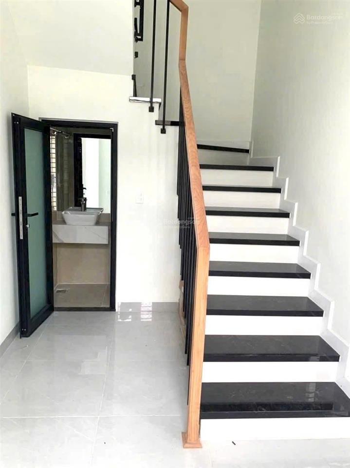 Cho thuê nhà mới căn góc 1 trệt 3 lầu, mặt tiền đường số 4, long trường q9 giá 14 triệu/tháng