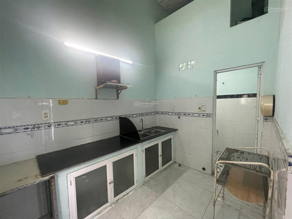 Cho thuê nhà nguyên căn có sân rộng mt hẻm vừa ở vừa kinh doanh nhỏ ngay kđt đông tăng long q9