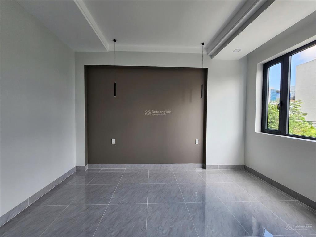 Nhà mới xây 1 trệt 3 lầu đường số 1, long trường q9. dt 57,2m2 sàn 173,8m2 hoàn công đủ
