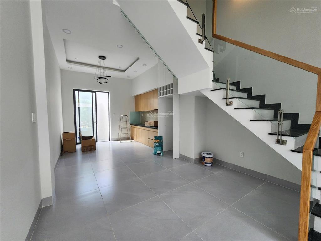 Nhà mới xây 1 trệt 3 lầu đường số 1, long trường q9. dt 57,2m2 sàn 173,8m2 hoàn công đủ