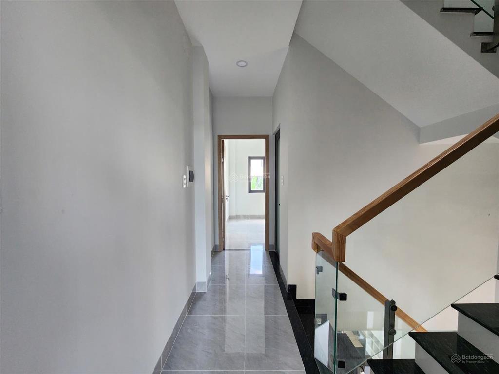 Nhà mới xây 1 trệt 3 lầu đường số 1, long trường q9. dt 57,2m2 sàn 173,8m2 hoàn công đủ