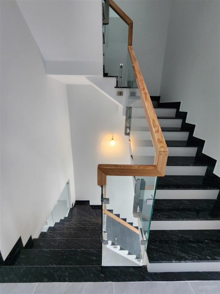 Nhà mới xây 1 trệt 3 lầu đường số 1, long trường q9. dt 57,2m2 sàn 173,8m2 hoàn công đủ