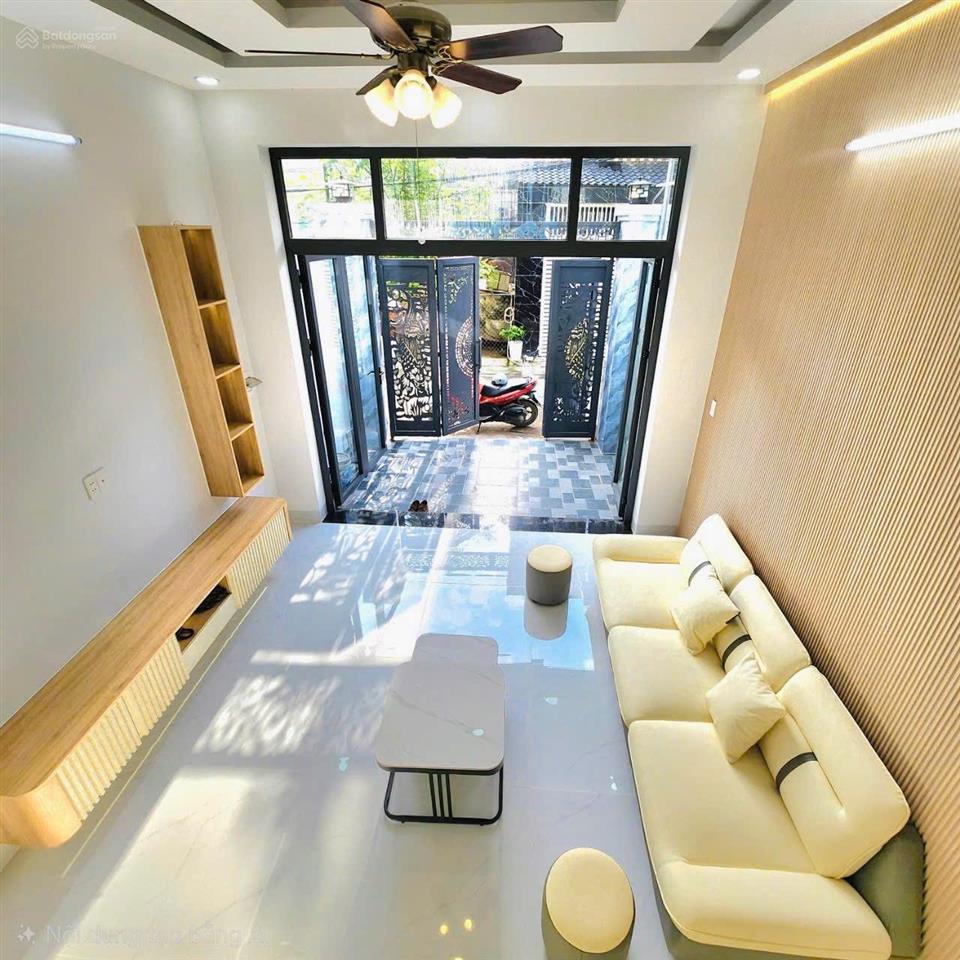 Bán nhà mới 1trệt 2lầu, hẻm 1sẹc đường lò lu q9
giá 6.6tỷ tl dtich 61m2, sàn 142m2 hoàn công đủ