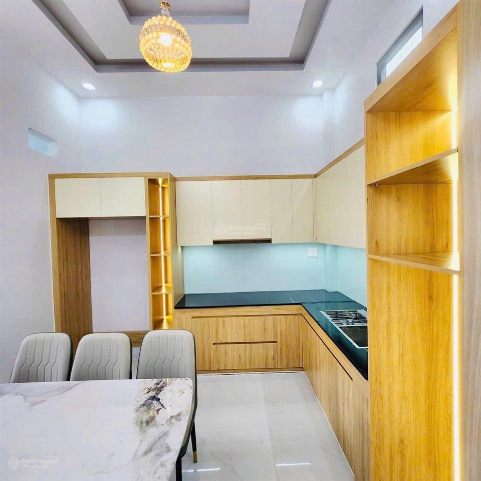 Bán nhà mới 1trệt 2lầu, hẻm 1sẹc đường lò lu q9
giá 6.6tỷ tl dtich 61m2, sàn 142m2 hoàn công đủ