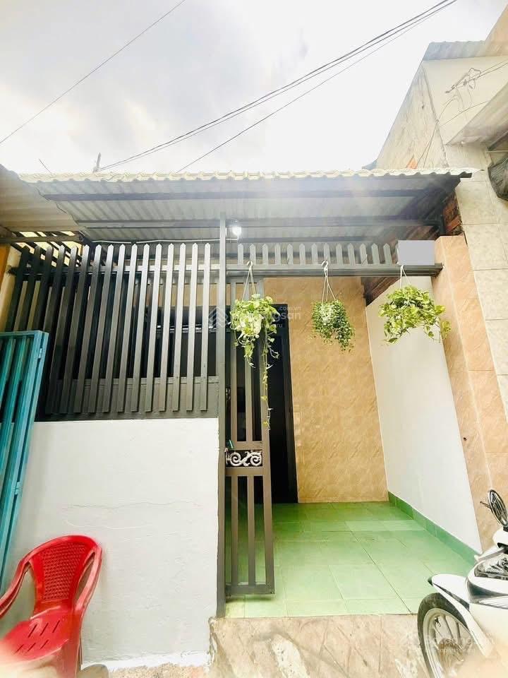 Hạ 300 triệu nhà cấp 4 kiên cố, hẻm 1sẹc nguyễn văn tăng, q9  giá hạ còn 3.980 tỷ. dt 68m² shr
