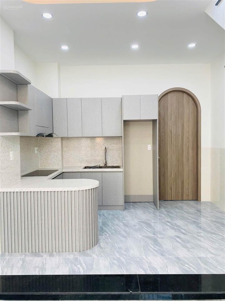 Giá hời nam khang  hạ 650 triệu  đặc biệt có 1pn trệt. nhà 1 trệt 2 lầu sân thượng, shr