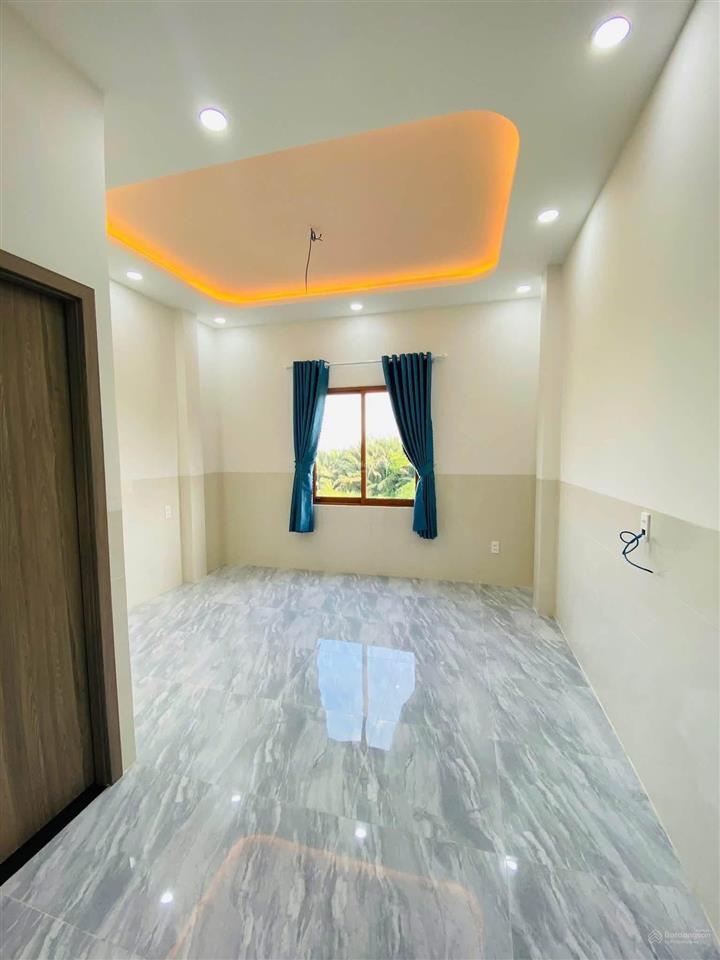 Giá hời nam khang  hạ 650 triệu  đặc biệt có 1pn trệt. nhà 1 trệt 2 lầu sân thượng, shr