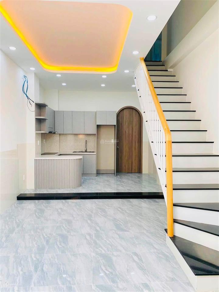 Giá hời nam khang  hạ 650 triệu  đặc biệt có 1pn trệt. nhà 1 trệt 2 lầu sân thượng, shr