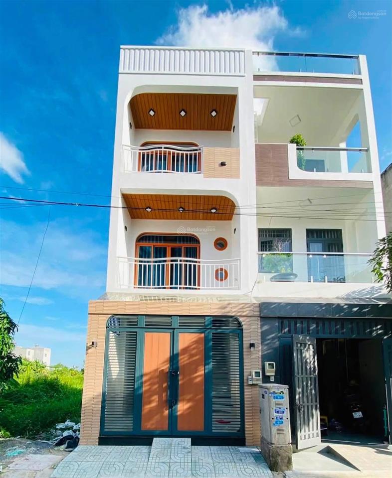 Giá hời nam khang  hạ 650 triệu  đặc biệt có 1pn trệt. nhà 1 trệt 2 lầu sân thượng, shr