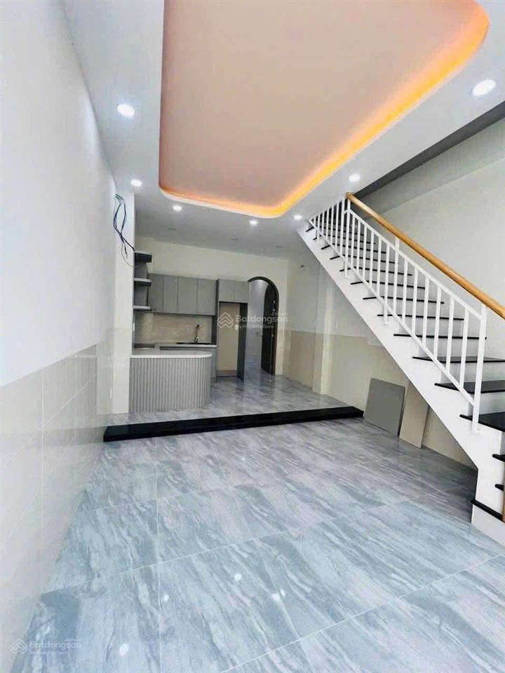 Giá hời nam khang  hạ 650 triệu  đặc biệt có 1pn trệt. nhà 1 trệt 2 lầu sân thượng, shr