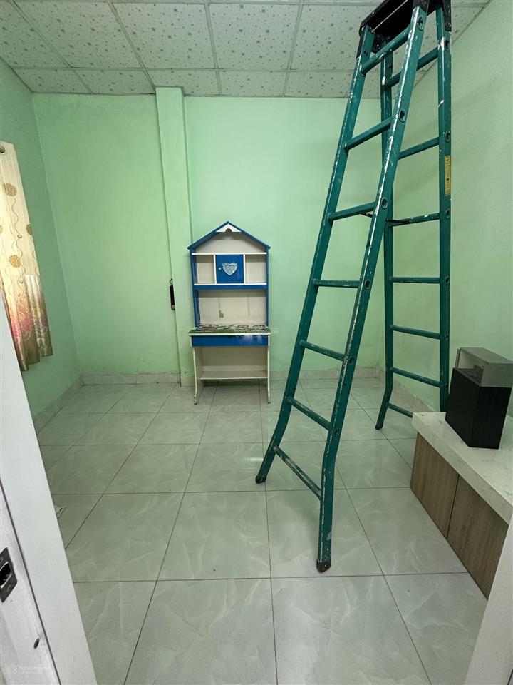 Cho thuê nhà 1 trệt 1 lầu đường số lò lu q9  dtsd 80m2 có 1 phòng ngủ dưới  gồm 3pn giá 7triệu