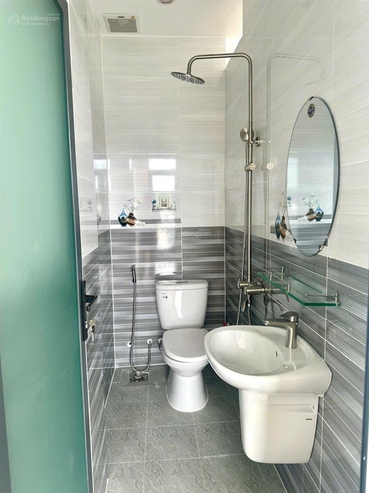 Cho thuê nhà 1 trệt 2 lầu + tum gần chợ long phước. q9  gần đại học luật. cách vinhomes 4km