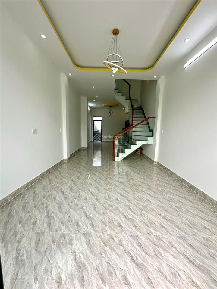 Cho thuê nhà 1 trệt 2 lầu + tum gần chợ long phước. q9  gần đại học luật. cách vinhomes 4km