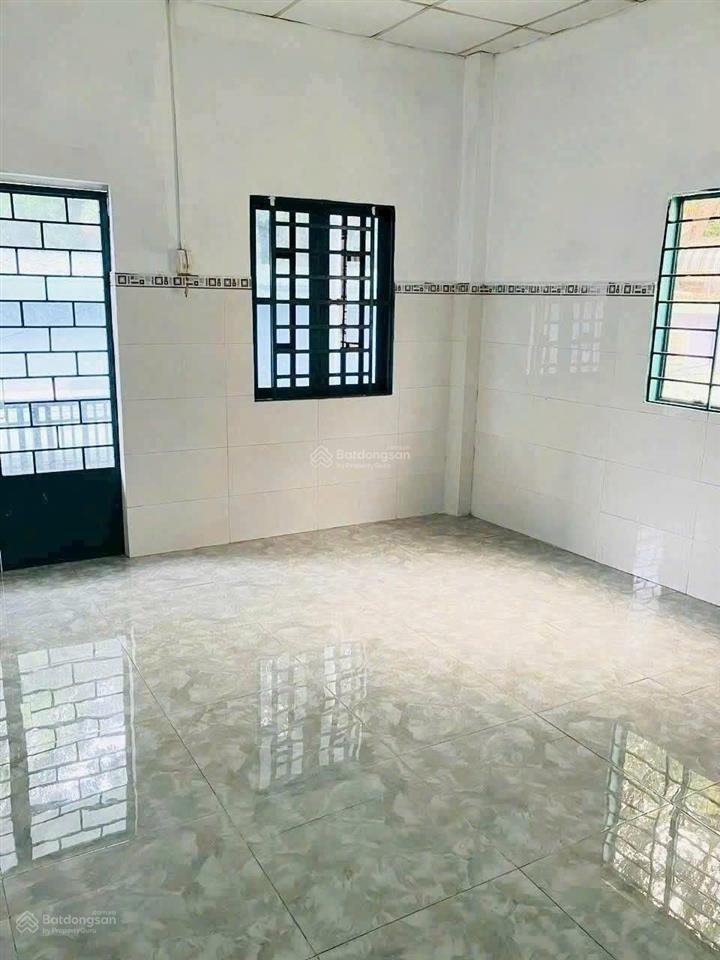 Cho thuê nhà 1 trệt 1 lầu võ văn hát q9 cách trường đh maketting 700m.  diện tích sử dụng 120