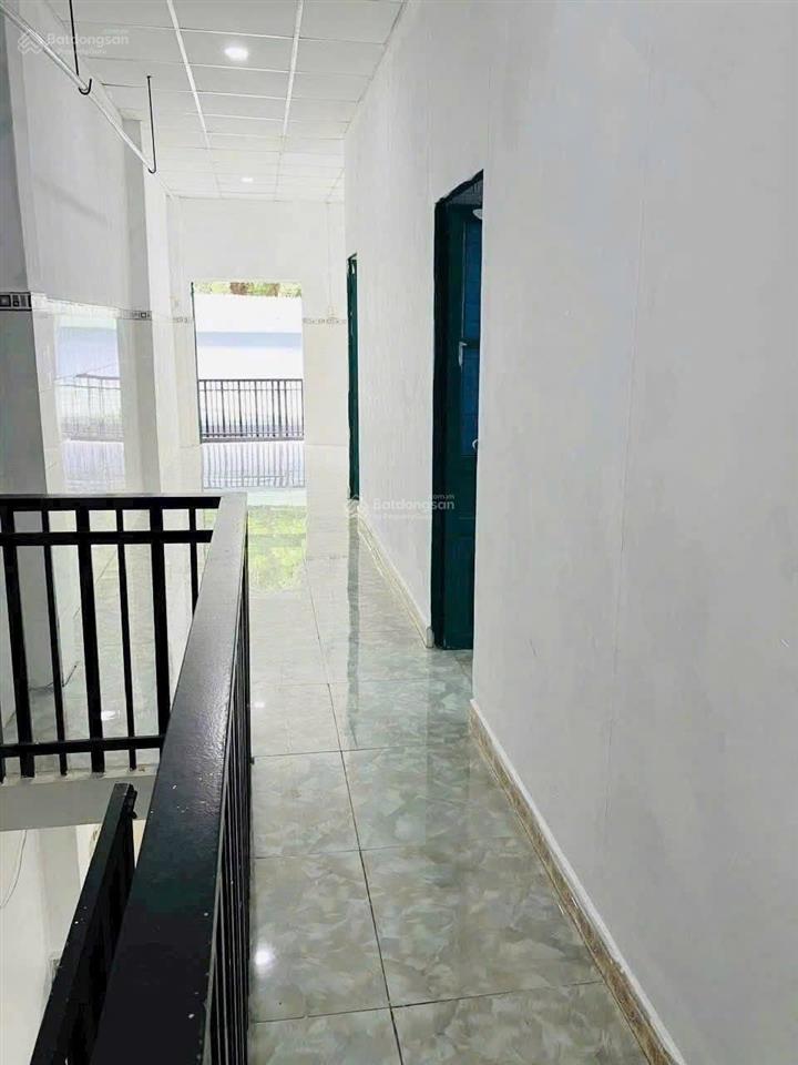 Cho thuê nhà 1 trệt 1 lầu võ văn hát q9 cách trường đh maketting 700m.  diện tích sử dụng 120