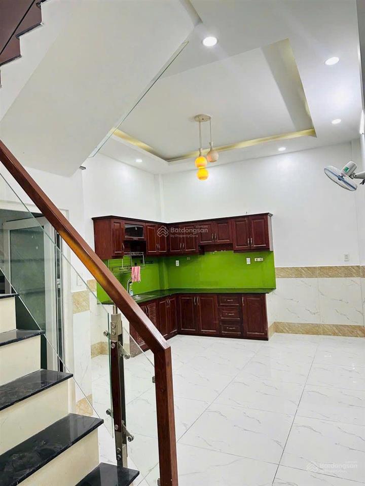 Cho thuê nhà 1 trệt 1 lầu đối diện ktx đh luật, đường long phước. p long phước. q9. dtsd 95m