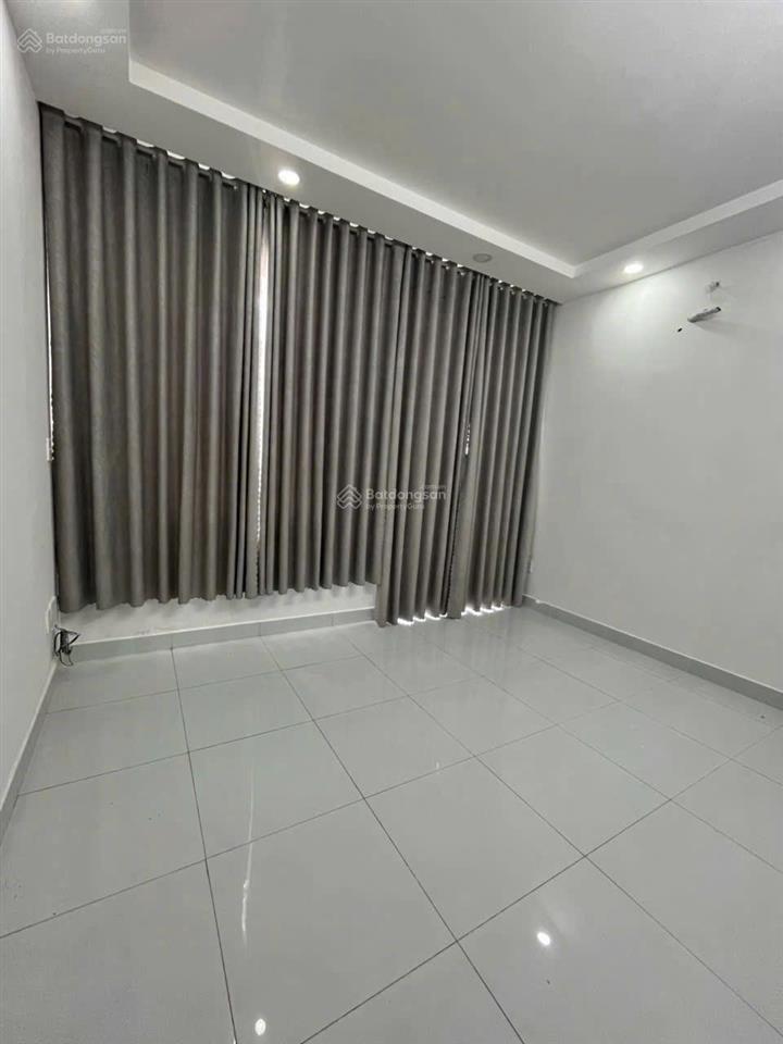Cho thuê nhà 1 trệt 1 lầu đối diện ktx đh luật, đường long phước. p long phước. q9. dtsd 95m