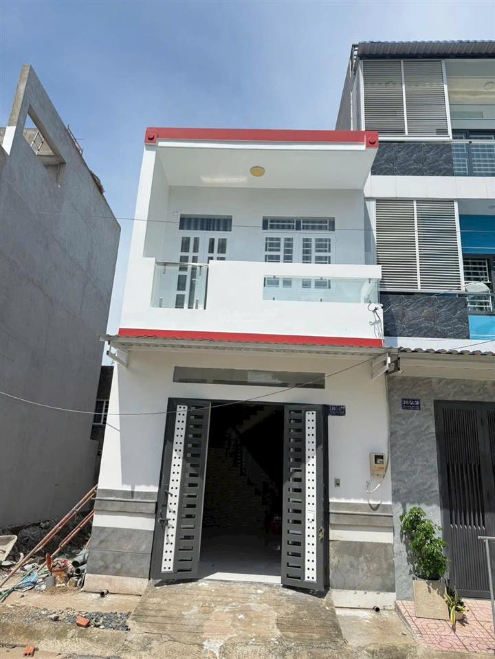 Cho thuê nhà 1 trệt 1 lầu đối diện ktx đh luật, đường long phước. p long phước. q9. dtsd 95m