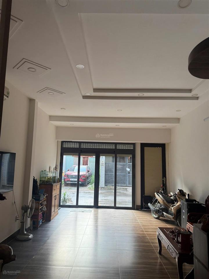 Cho thuê nhà 1 trệt 1 lầu mặt tiền hẻm 55 cách đường lò lu 70m. nhà tiện kd tiệm nail, spa