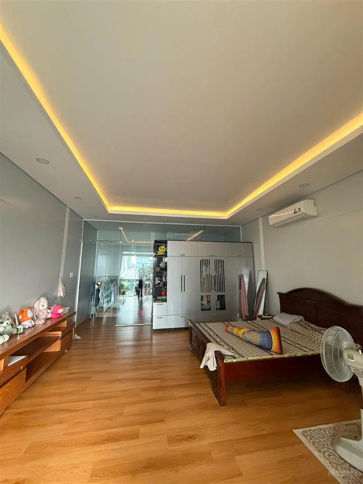 Cho thuê nhà 1 trệt 1 lầu mặt tiền hẻm 55 cách đường lò lu 70m. nhà tiện kd tiệm nail, spa