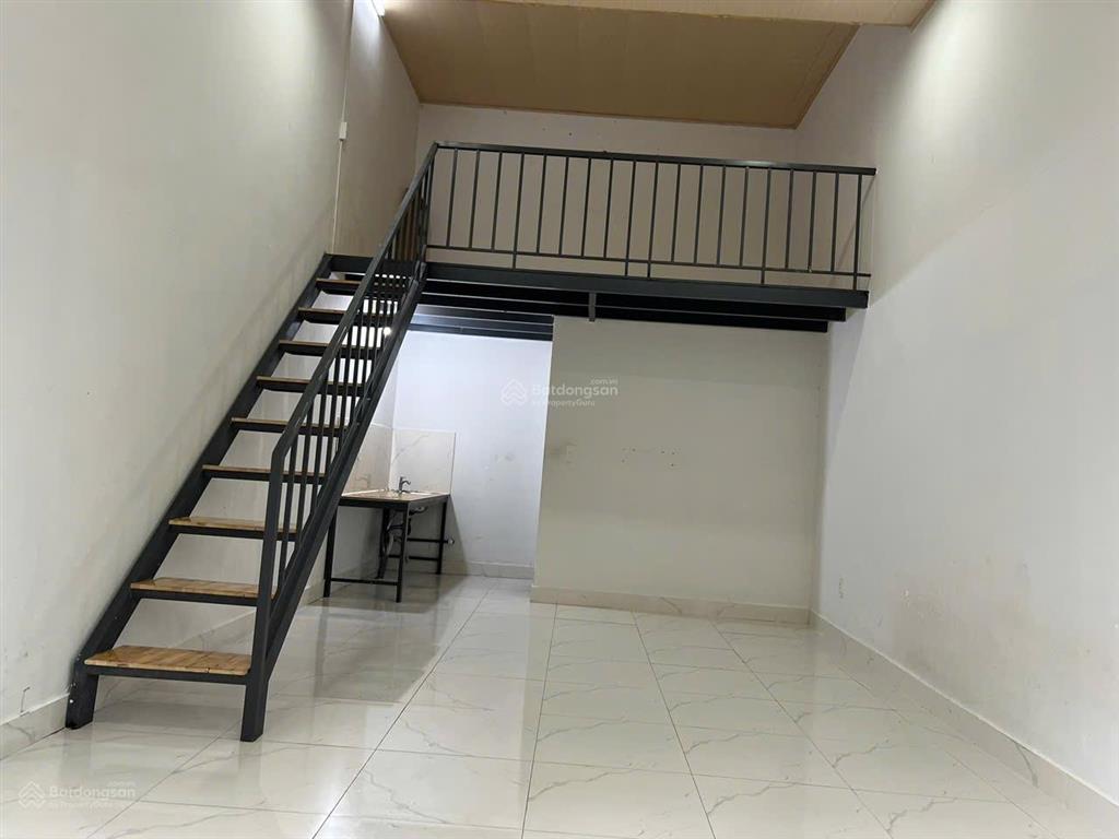 Cho thuê nhà nguyên căn hẻm 45 trường lưu phường long trường giá thuê 4,2 triệu