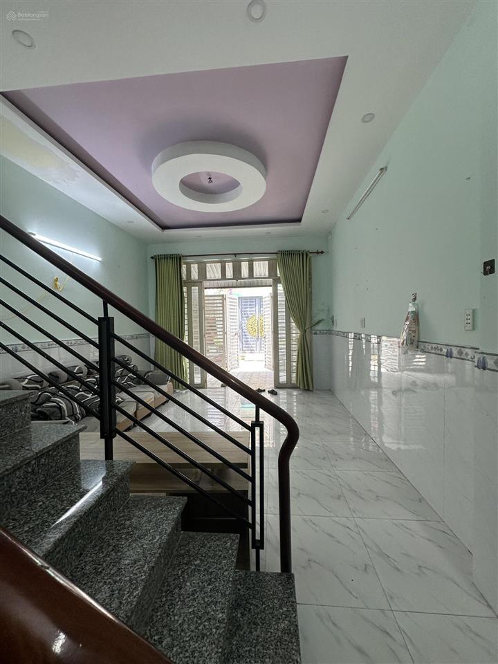 Cho thuê nhà 1 trệt 2 lầu đường trường lưu , long trường quận 9  gồm  3pn , 3wc . giá chỉ 7triệu