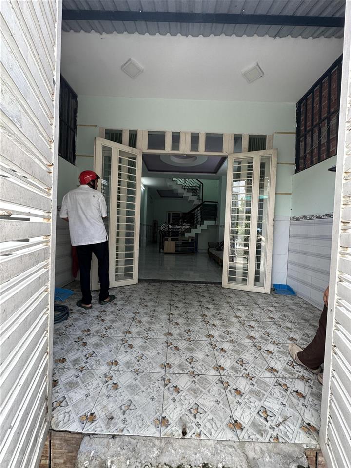 Cho thuê nhà 1 trệt 2 lầu đường trường lưu , long trường quận 9  gồm  3pn , 3wc . giá chỉ 7triệu