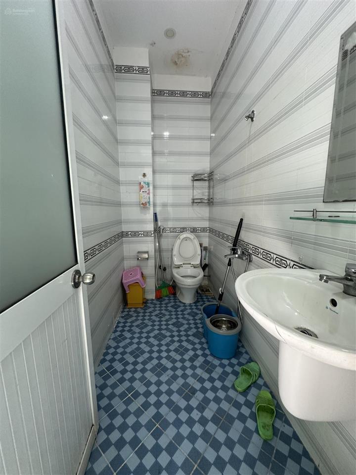 Cho thuê nhà 1 trệt 2 lầu đường trường lưu , long trường quận 9  gồm  3pn , 3wc . giá chỉ 7triệu
