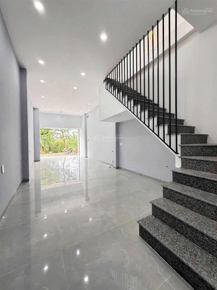 Cc bán nhà 1 trệt 3 lầu + 2 sân thượng tín hưng revierside đường số 1. long trường q9
sàn 180m2