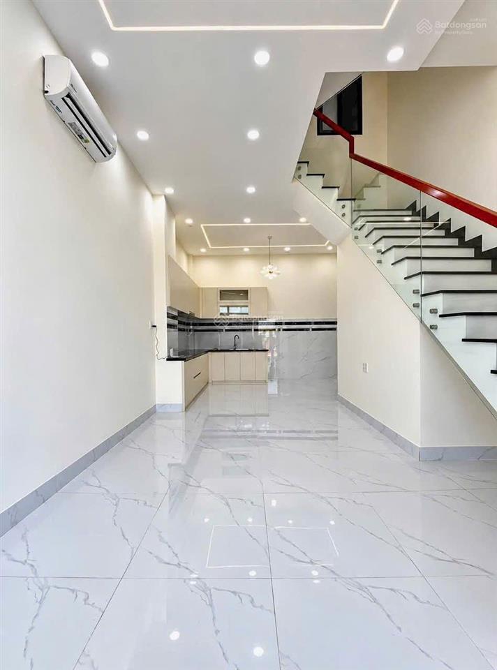 Cần gấp để giá trong tuần này 5 tỷ = xuống còn 4,5 tỷ chốt nhanh 1 trệt 2 lầu cạnh vinhomes. shr