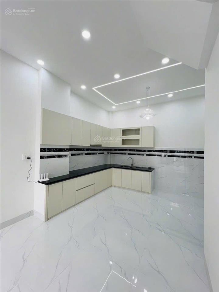 Cần gấp để giá trong tuần này 5 tỷ = xuống còn 4,5 tỷ chốt nhanh 1 trệt 2 lầu cạnh vinhomes. shr