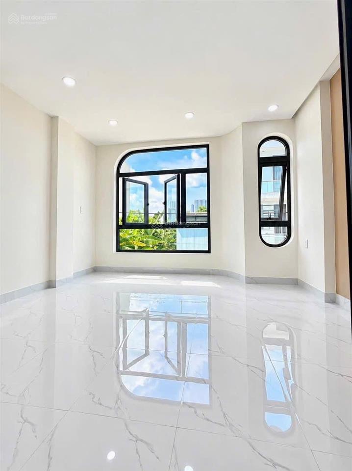Cần gấp để giá trong tuần này 5 tỷ = xuống còn 4,5 tỷ chốt nhanh 1 trệt 2 lầu cạnh vinhomes. shr