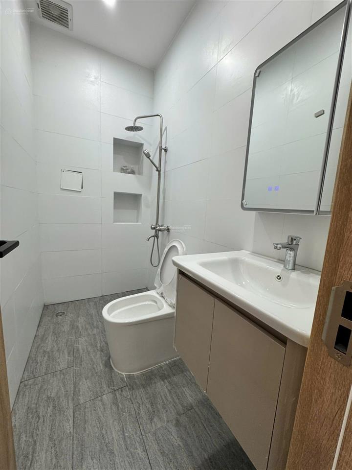 Bán nhà đẹp vị trí đắc địa lò lu, nguyễn xiển nhà 1 trệt 2 lầu 1 tum + sân thượng