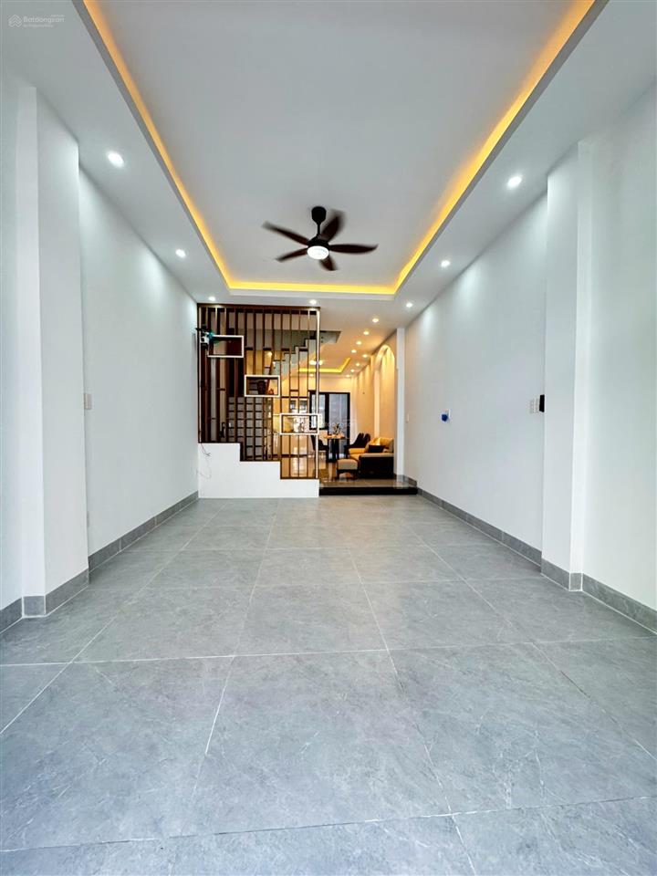 Bán nhà đẹp vị trí đắc địa lò lu, nguyễn xiển nhà 1 trệt 2 lầu 1 tum + sân thượng