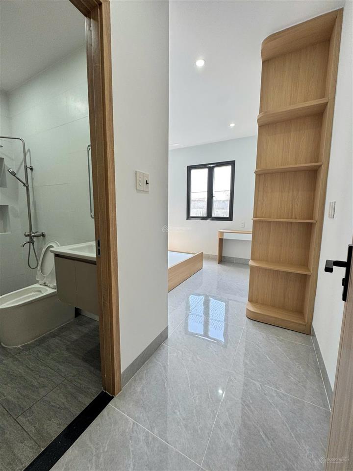 Bán nhà đẹp vị trí đắc địa lò lu, nguyễn xiển nhà 1 trệt 2 lầu 1 tum + sân thượng