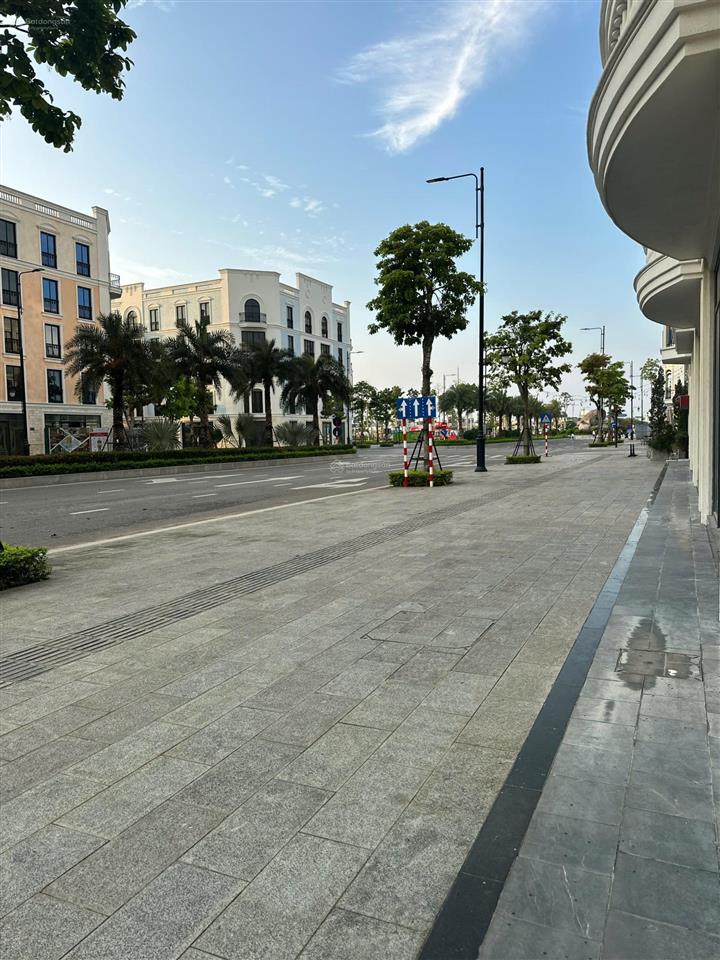 Chính chủ bán căn shophoue mặt đường đôi thanh niên cải dịch sát quảng trưởng biển