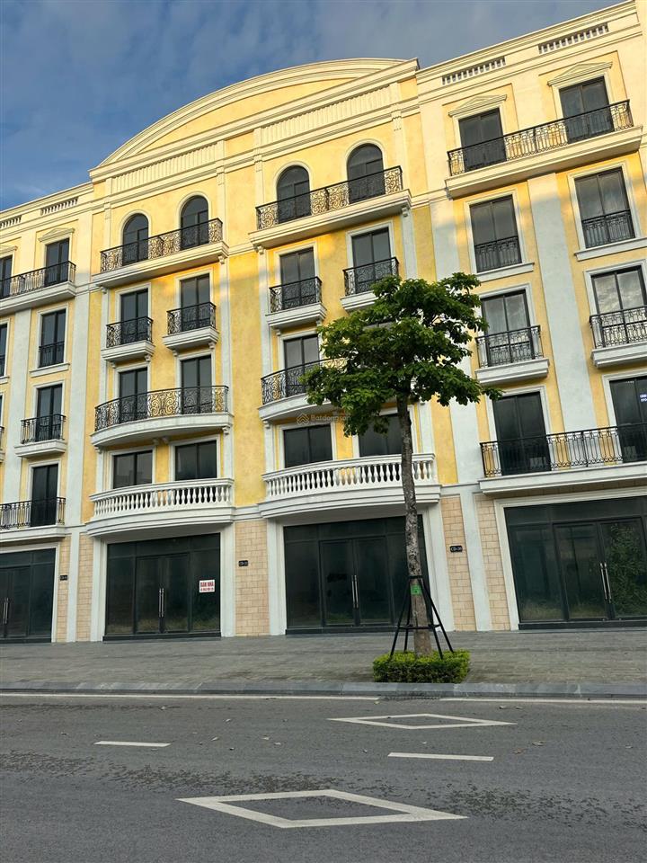Chính chủ bán căn shophoue mặt đường đôi thanh niên cải dịch sát quảng trưởng biển