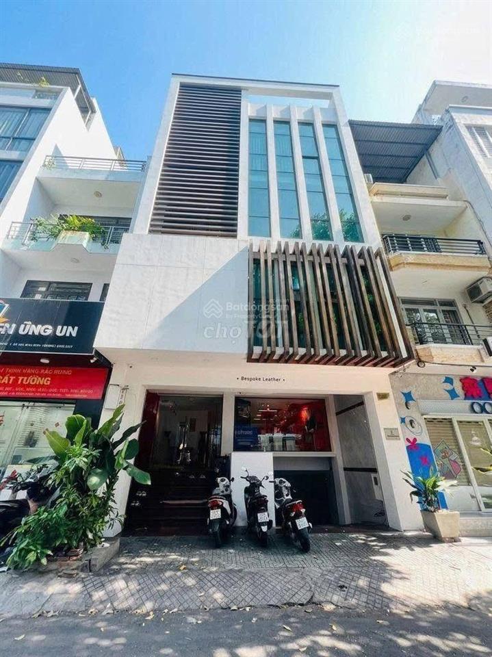 Cho thuê nhà mặt tiền đường hoa đào quận phú nhuận .