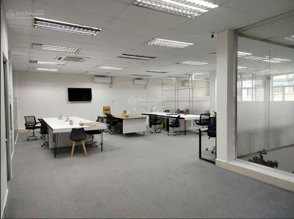 Cho thuê nhà mặt tiền đường hoa đào quận phú nhuận .