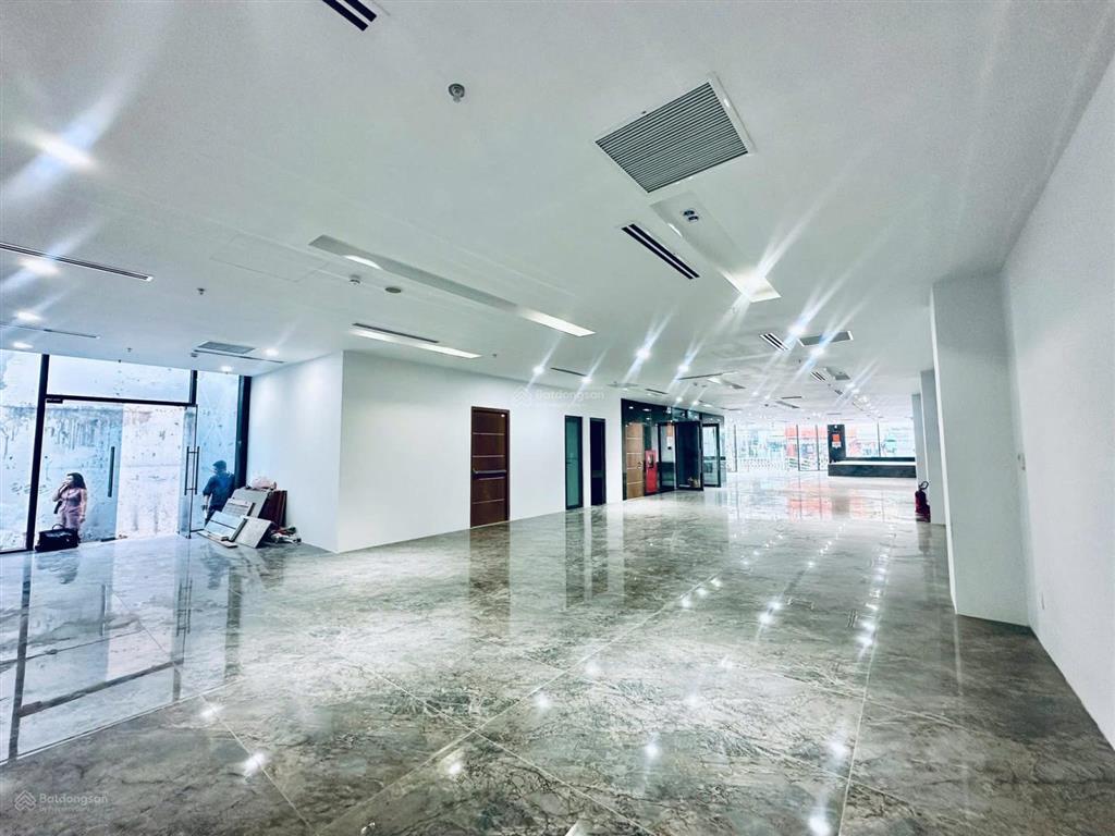 Tòa nhà cho thuê siêu đẹp mặt tiền lý tự trọng quận 1.