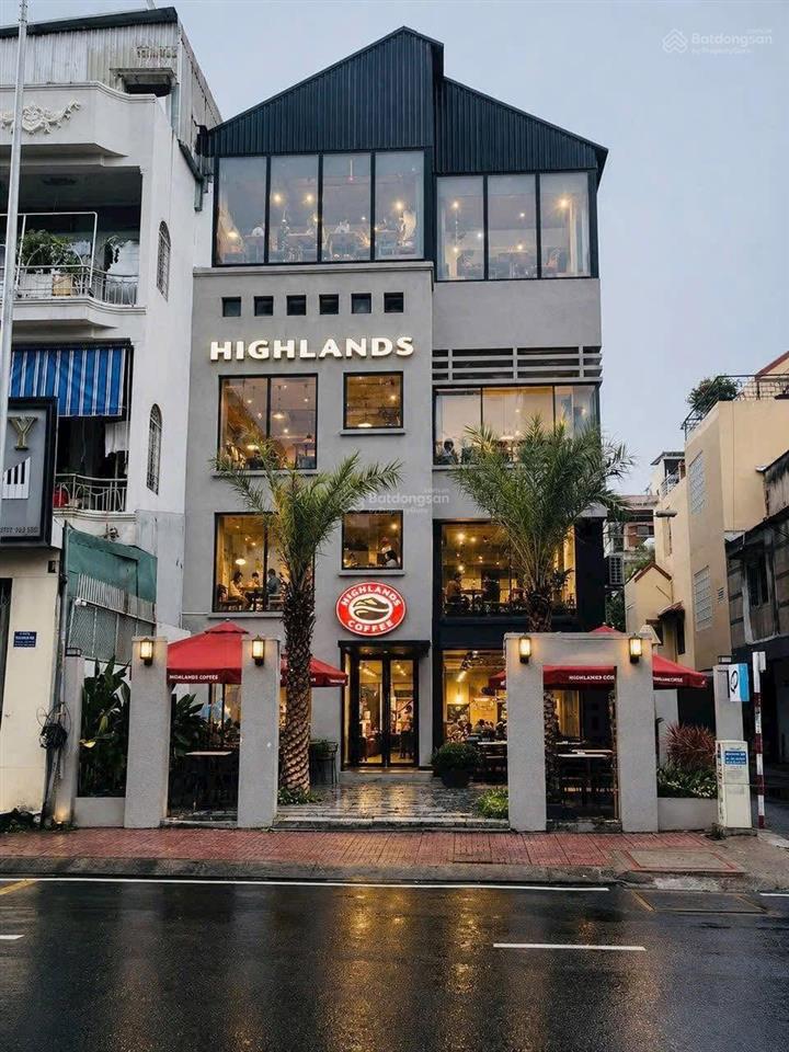 Cho thuê nhà mặt tiền đường phan xích long quận phú nhuận .