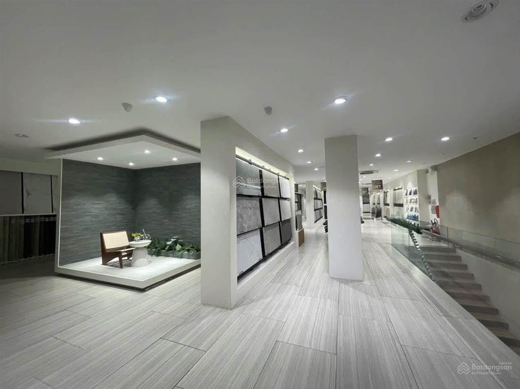 Cho thuê tòa nhà mặt tiền đường hai bà trưng quận 1